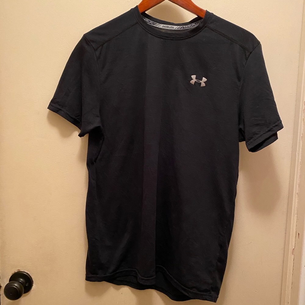 Short sleeved Under Armour heat gear black
